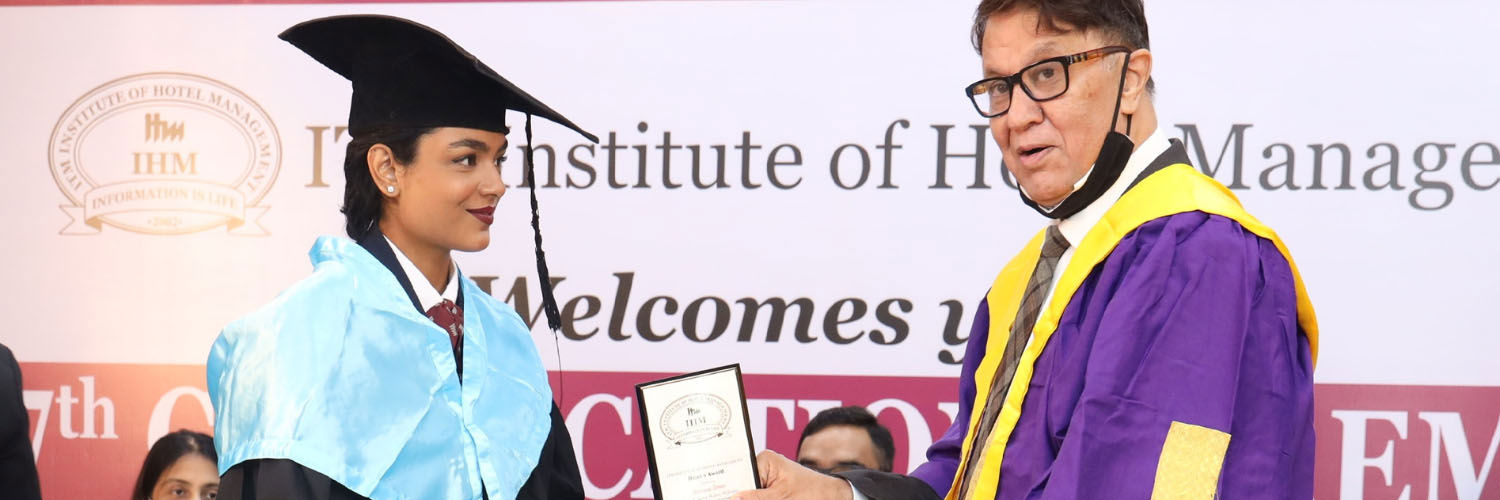 ITM graduate Savanna Gomes displays her award.