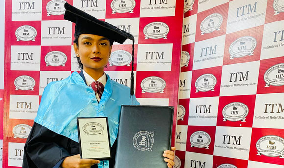 ITM graduate Savanna Gomes displays her award.