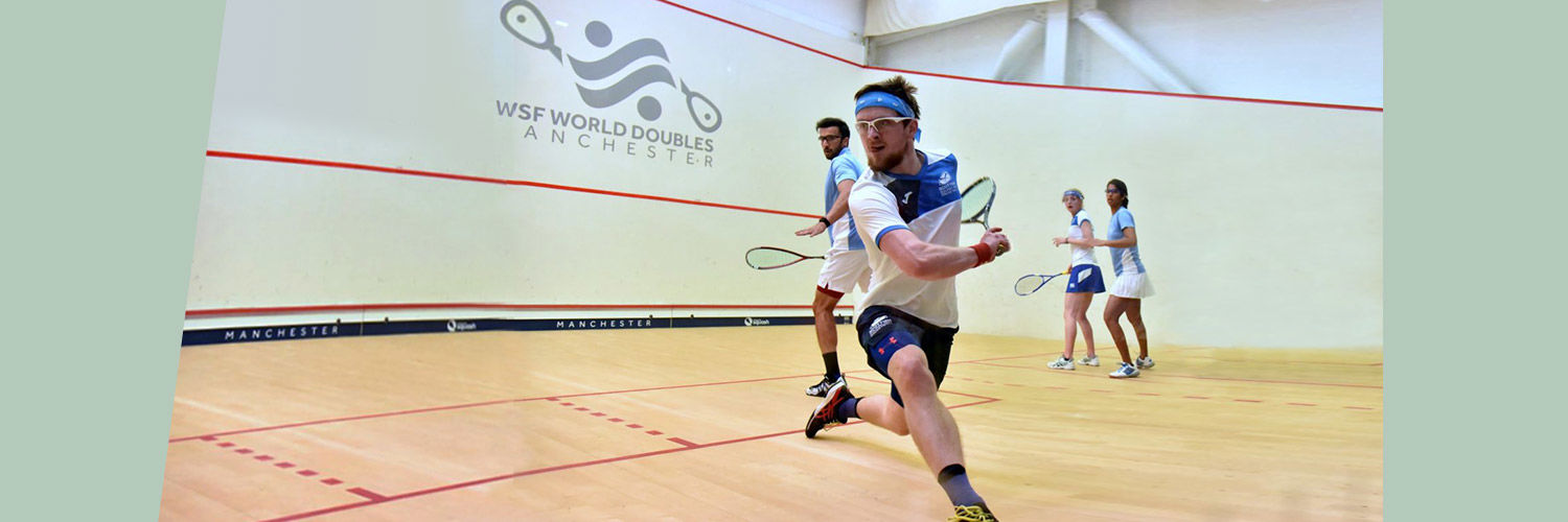 Chris Leiper playing squash