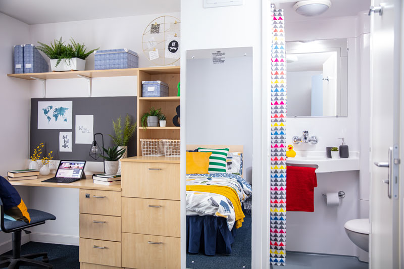 Inside a premium room, including a desk, a mirror and en-suite