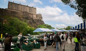 Busy Edinburgh market with a view of Edinburgh Castle above