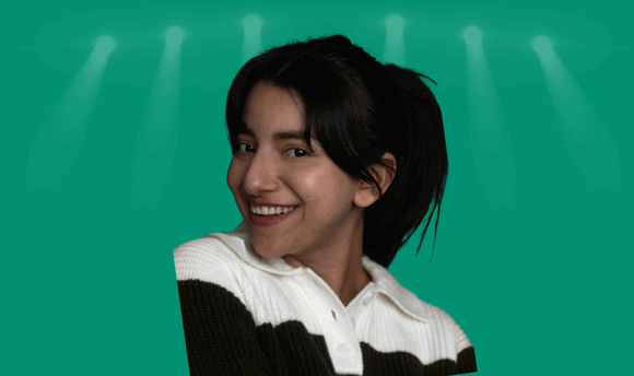 Headshot of student Shamama Fatima over a green background 