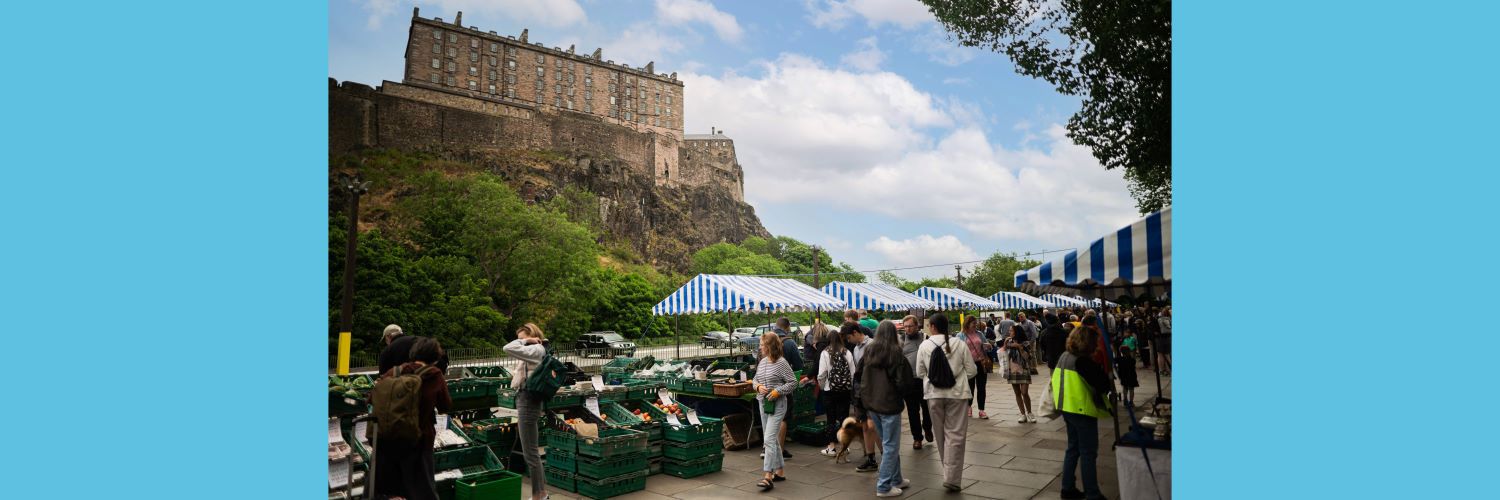 Busy Edinburgh market with a view of Edinburgh Castle above